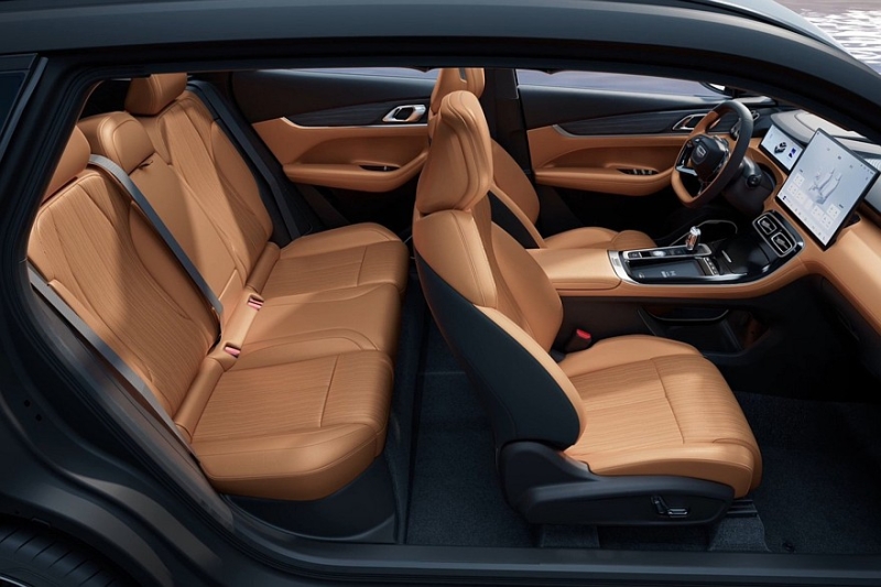 Представлен новый Geely Atlas: упрощённый дизайн и богатое оснащение