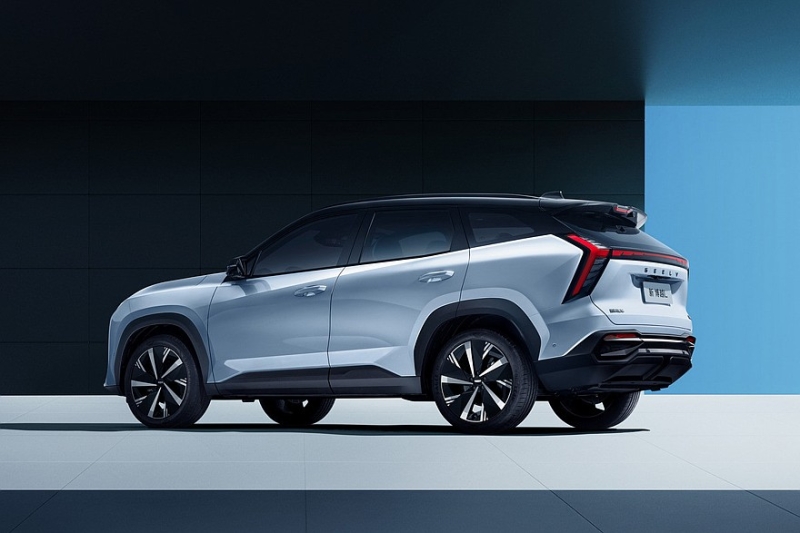 Представлен новый Geely Atlas: упрощённый дизайн и богатое оснащение