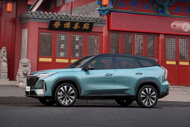 Представлен новый Geely Atlas: упрощённый дизайн и богатое оснащение