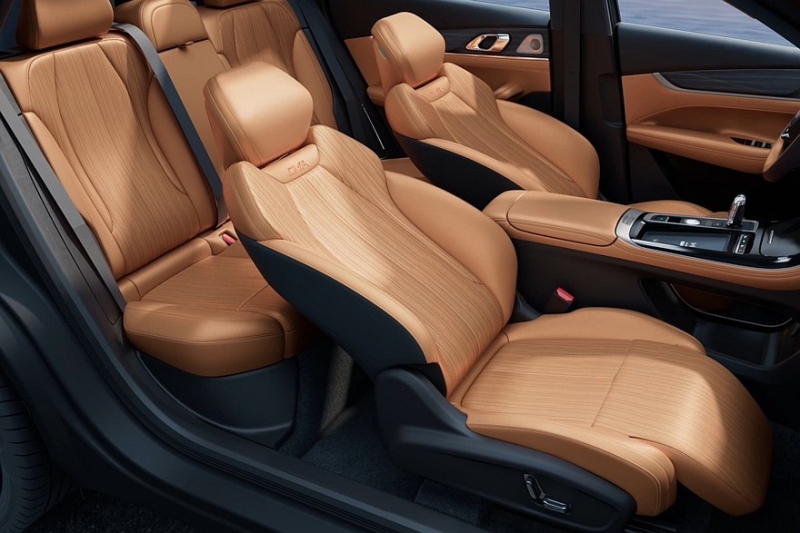 Представлен новый Geely Atlas: упрощённый дизайн и богатое оснащение