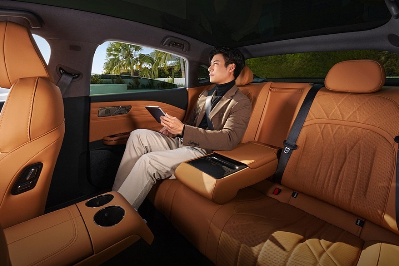 Седан Geely Galaxy Starshine 8 предложен с двумя установками на выбор