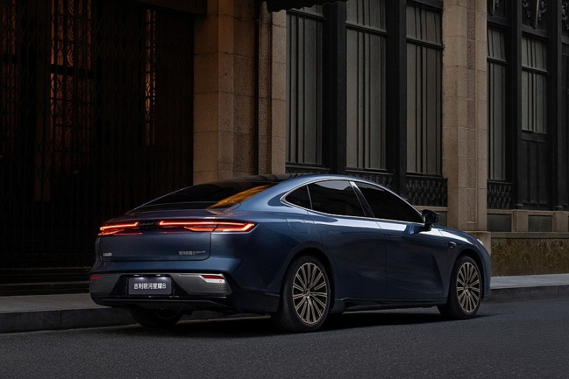 Седан Geely Galaxy Starshine 8 предложен с двумя установками на выбор