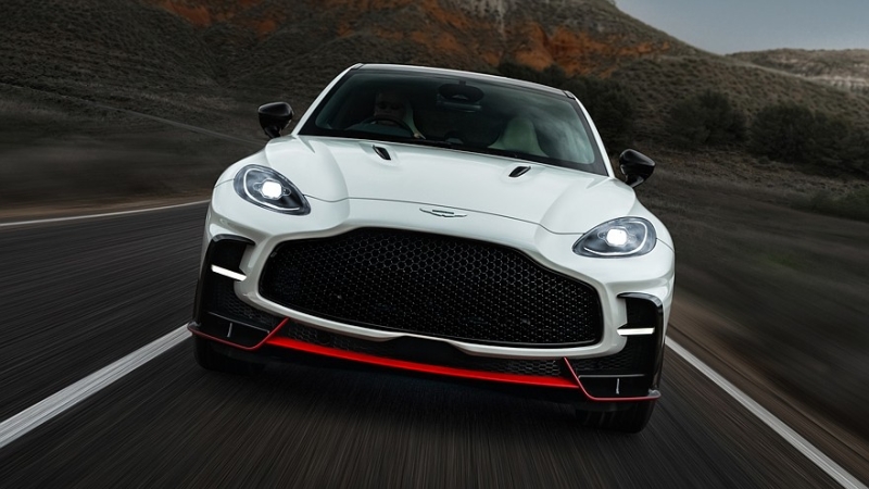 Топовый кроссовер Aston Martin DBX S: форсированный битурбомотор V8 и улучшенная динамика