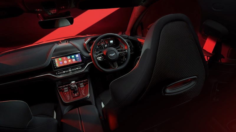 Топовый кроссовер Aston Martin DBX S: форсированный битурбомотор V8 и улучшенная динамика