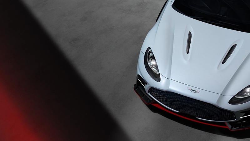 Топовый кроссовер Aston Martin DBX S: форсированный битурбомотор V8 и улучшенная динамика