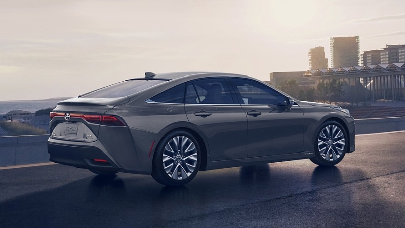 Toyota обновила Mirai до 2025 модельного года и повысила ценник
