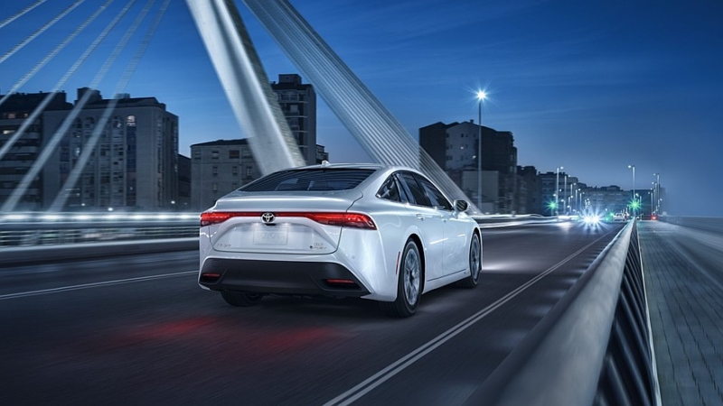 Toyota обновила Mirai до 2025 модельного года и повысила ценник