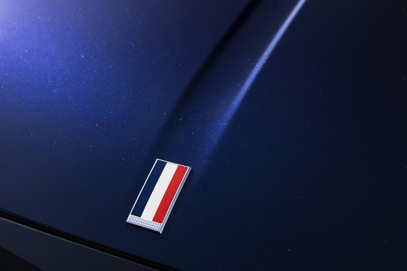 Эмманюэль Макрон получил ко Дню Победы новый автомобиль — бронированный DS N°8