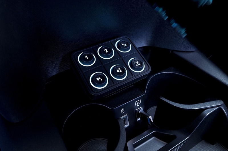 Эмманюэль Макрон получил ко Дню Победы новый автомобиль — бронированный DS N°8