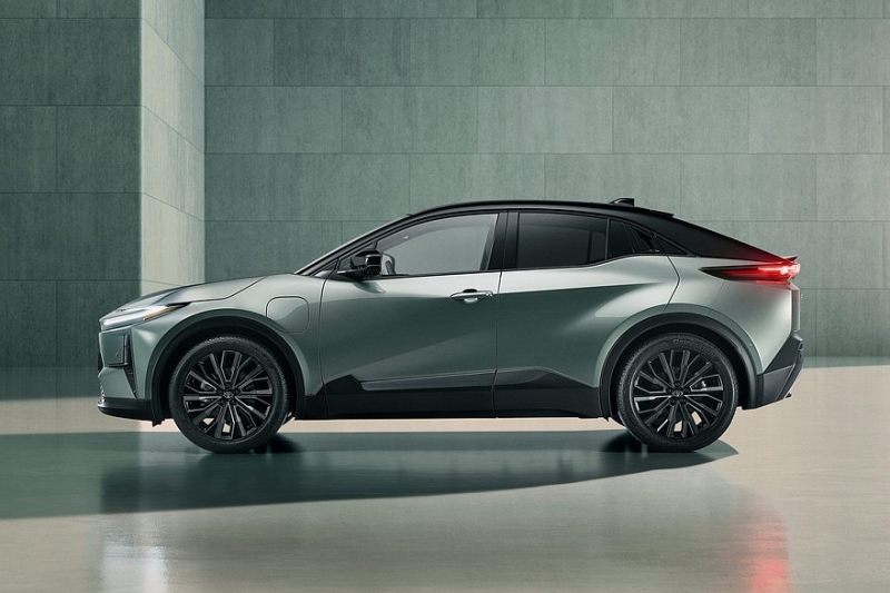 Ещё один кроссовер Toyota C-HR: без «плюса» и только полный привод