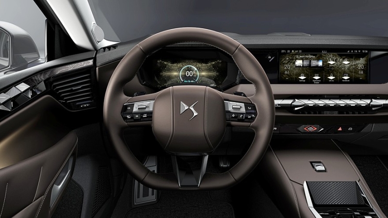 Хэтчбек DS 4 сменил имя на DS №4 после рестайлинга и обзавёлся электрической версией