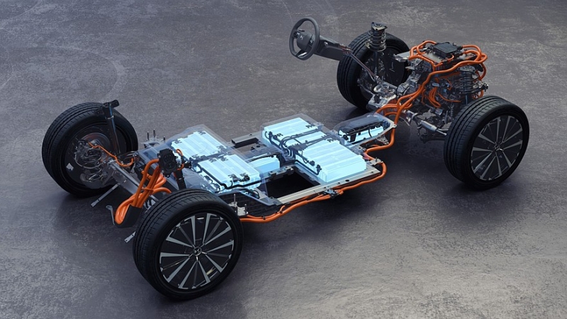 Хэтчбек DS 4 сменил имя на DS №4 после рестайлинга и обзавёлся электрической версией