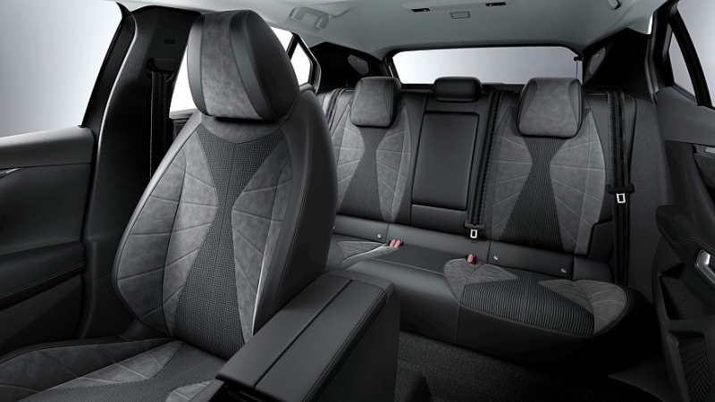 Хэтчбек DS 4 сменил имя на DS №4 после рестайлинга и обзавёлся электрической версией