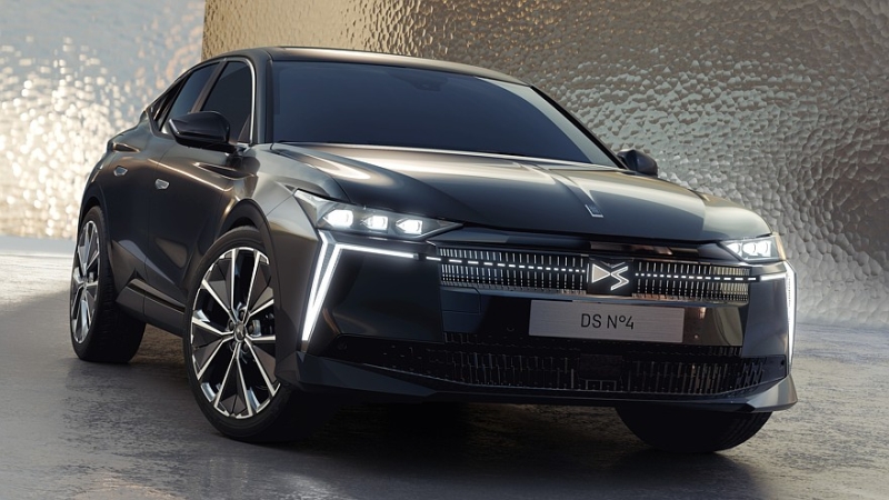 Хэтчбек DS 4 сменил имя на DS №4 после рестайлинга и обзавёлся электрической версией