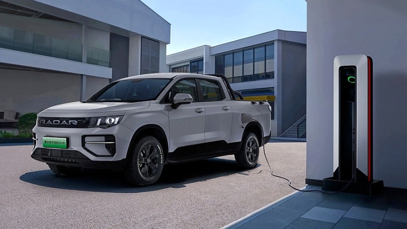 Изначально электрический пикап Radar от Geely стал дальнобойным полноприводным гибридом