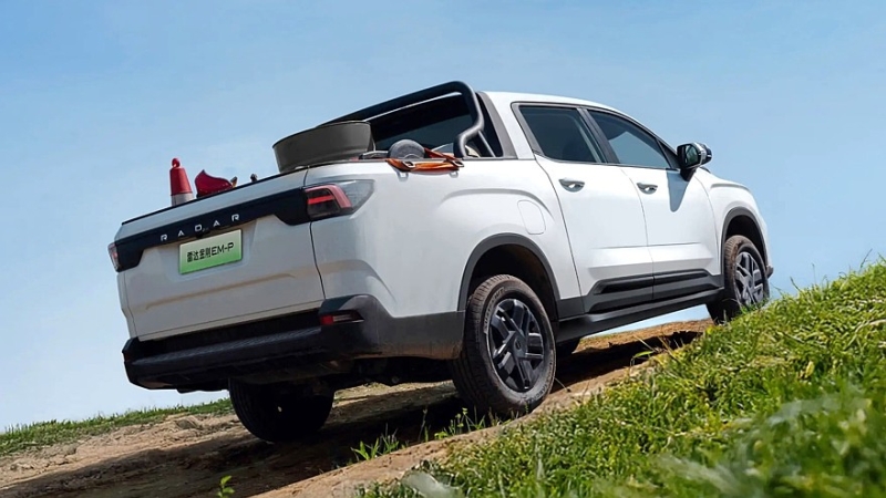 Изначально электрический пикап Radar от Geely стал дальнобойным полноприводным гибридом