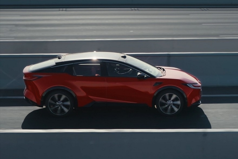 Купеобразный кроссовер Toyota bZ5 встал на конвейер