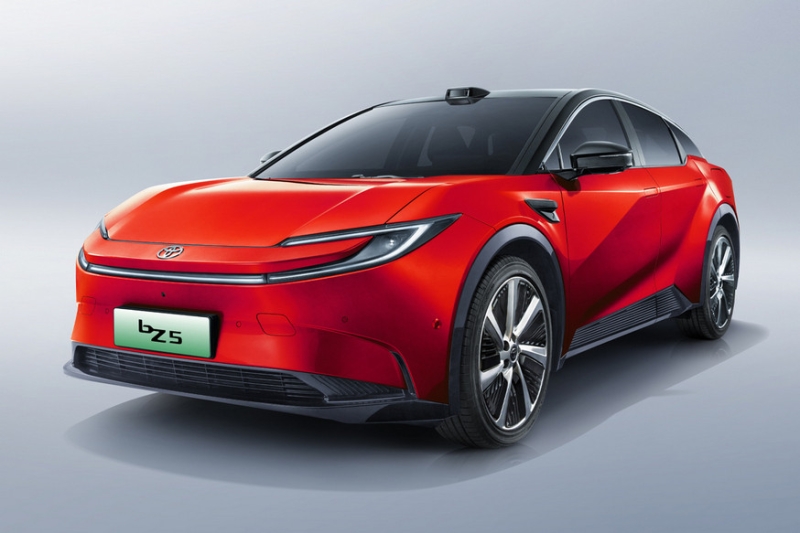 Купеобразный кроссовер Toyota bZ5 встал на конвейер