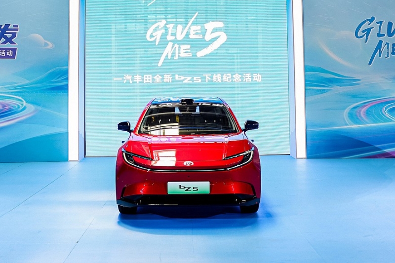 Купеобразный кроссовер Toyota bZ5 встал на конвейер