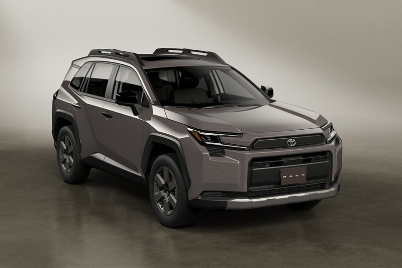 Новый кроссовер Toyota RAV4 дебютировал в нескольких версиях