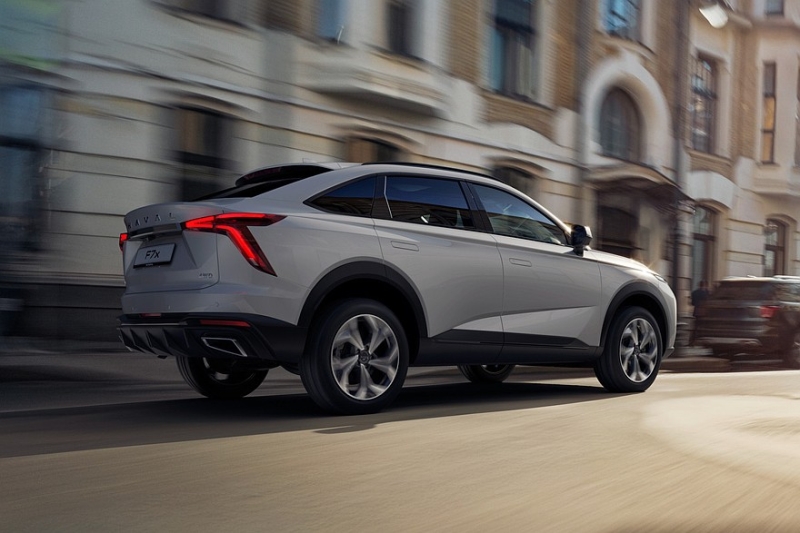 Новый купеобразный Haval F7x стартует в России: топовый мотор и полный привод