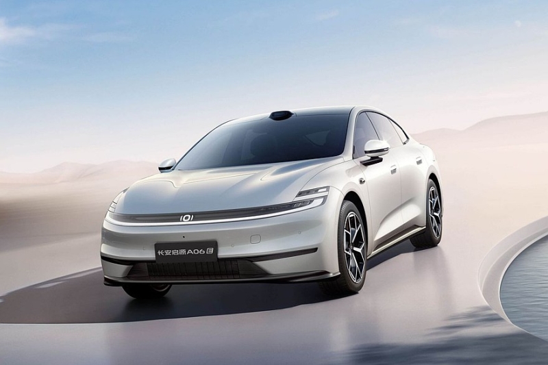 Новый лифтбек Changan Qiyuan A06 приготовился к премьере