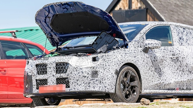 Новый Renault Clio снова попался фотошпионам: теперь и салон