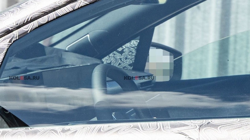 Новый Renault Clio снова попался фотошпионам: теперь и салон