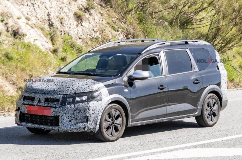 Обновлённый кросс-универсал Dacia Jogger проехался на камеру