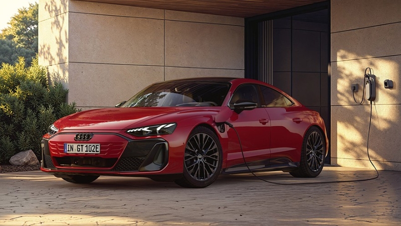 Обновлённый спортседан Audi e-tron GT: теперь и базовый вариант