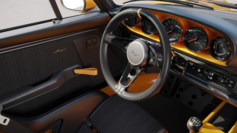 Очередной крутой Porsche 911 от Singer: широкий кузов, четыре фары и атмосферные 426 л.с.
