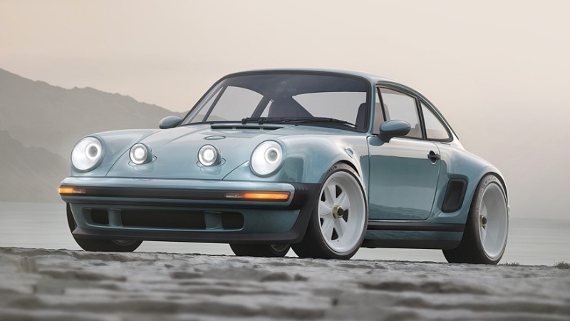 Очередной крутой Porsche 911 от Singer: широкий кузов, четыре фары и атмосферные 426 л.с.