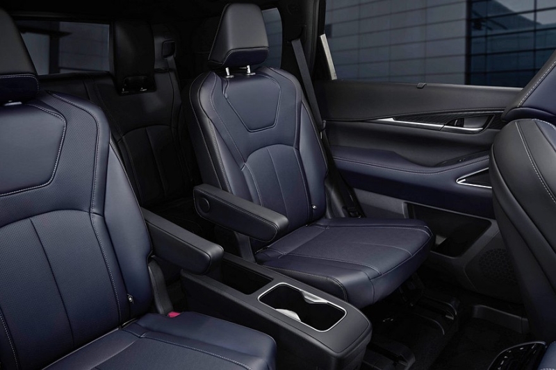 Представлен рестайлинговый Infiniti QX60: дизайн в стиле QX80 и версия «под спорт»