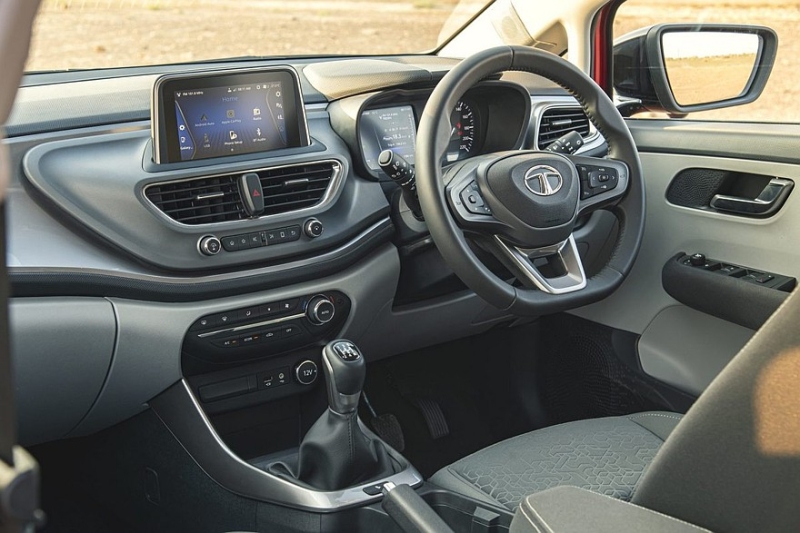 Представлен рестайлинговый «премиальный» компакт Tata Altroz: по-прежнему бензин или дизель