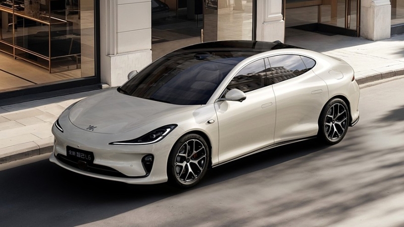 Премиальный лифтбек IM L6 от SAIC обновлён на втором году жизни, цены снижены