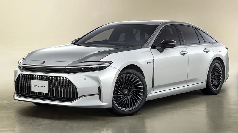 Седан Toyota Crown обзавёлся сразу двумя спецверсиями. Цены известны