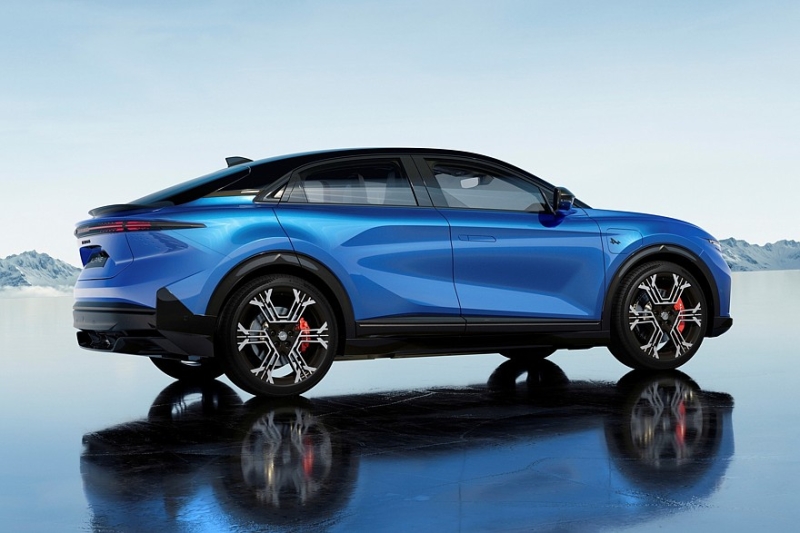 Серийный Alpine A390: три мотора, две версии, клиренс 152 мм и масса более 2,1 т