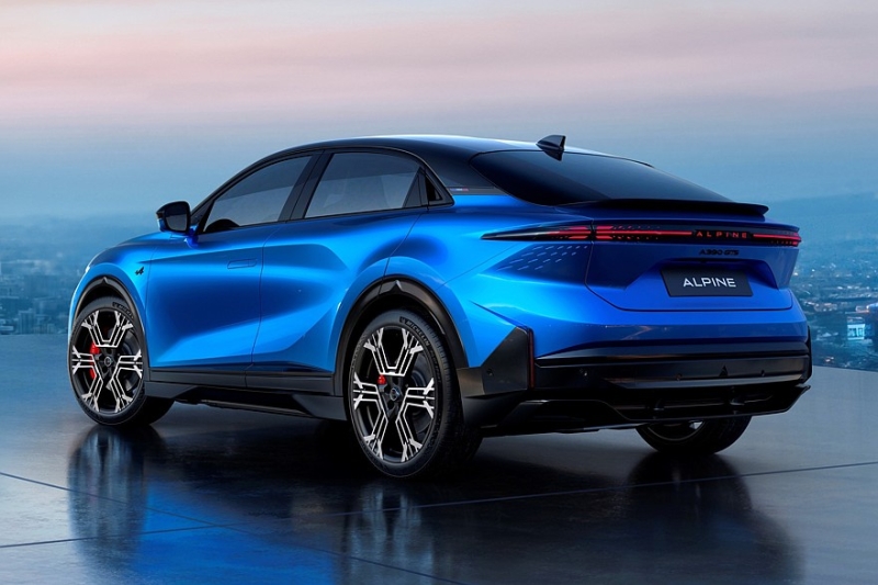 Серийный Alpine A390: три мотора, две версии, клиренс 152 мм и масса более 2,1 т