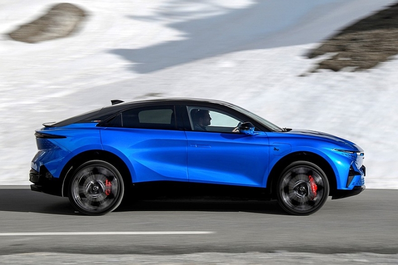 Серийный Alpine A390: три мотора, две версии, клиренс 152 мм и масса более 2,1 т