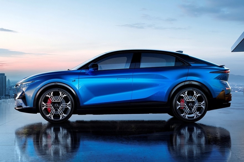 Серийный Alpine A390: три мотора, две версии, клиренс 152 мм и масса более 2,1 т