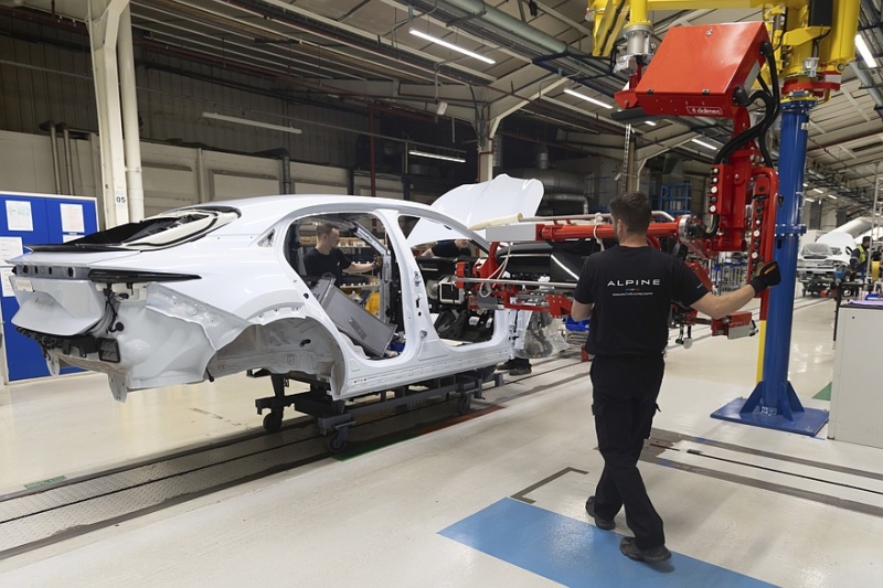 Серийный Alpine A390: три мотора, две версии, клиренс 152 мм и масса более 2,1 т