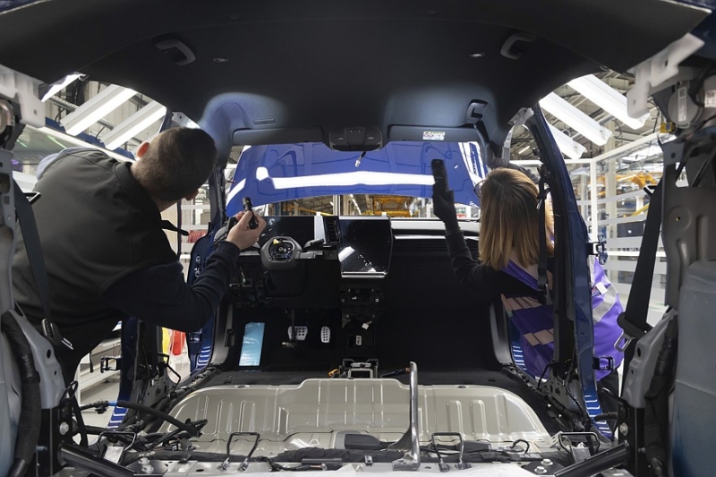 Серийный Alpine A390: три мотора, две версии, клиренс 152 мм и масса более 2,1 т