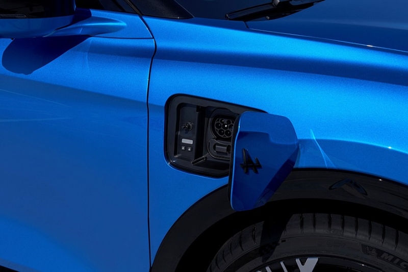 Серийный Alpine A390: три мотора, две версии, клиренс 152 мм и масса более 2,1 т