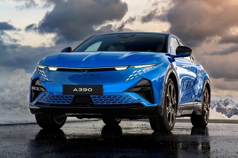 Серийный Alpine A390: три мотора, две версии, клиренс 152 мм и масса более 2,1 т