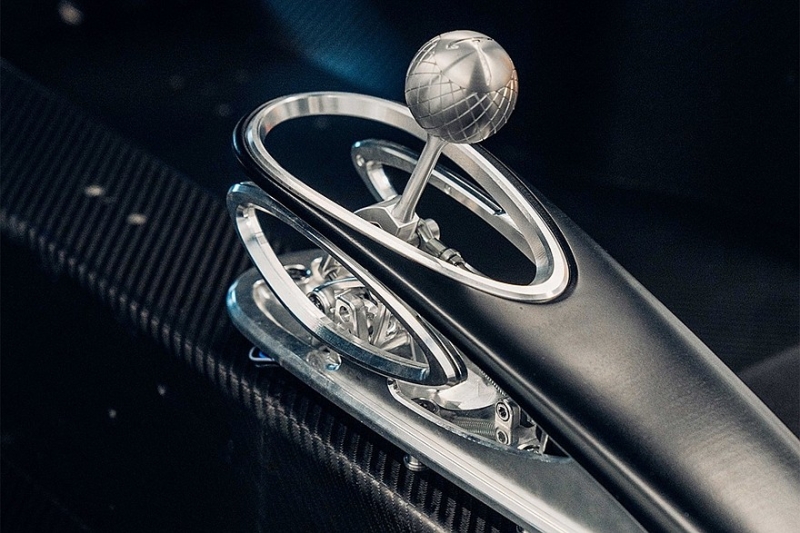 Серийный De Tomaso P72: завораживающие формы, мощный V8 и никаких экранов в салоне