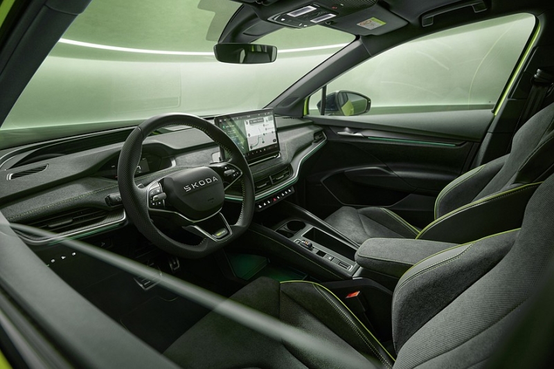 Топовые кроссоверы: Skoda рассекретила обновлённые Enyaq RS и Enyaq Coupe RS