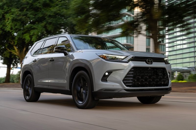 Toyota хочет в разы увеличить продажи PHEV. Такая техника может появиться у Grand Highlander