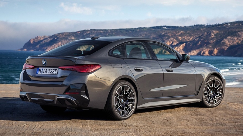 У лифтбека BMW i4 появилась новая топовая версия M60: мощность превысила 600 л.с.