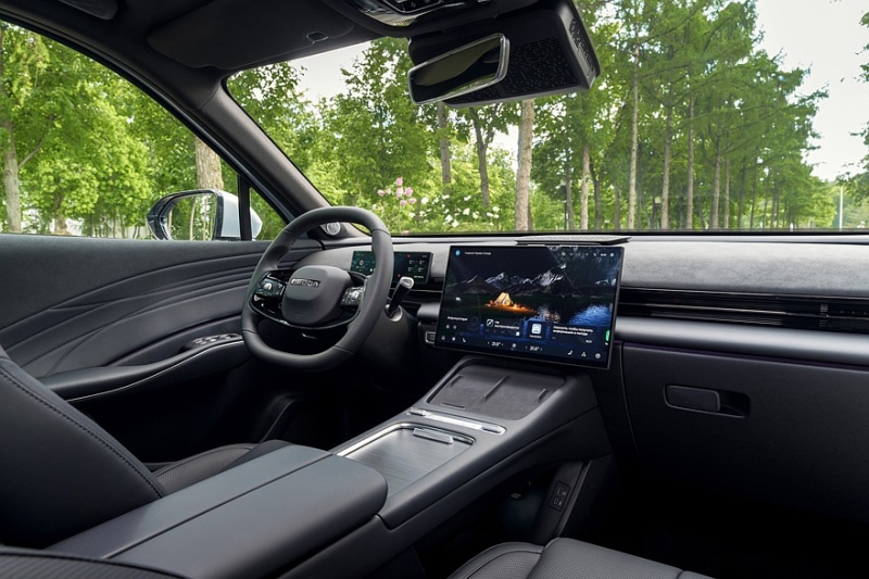 В России cтартовали продажи кроссовера Omoda C7, все цены известны