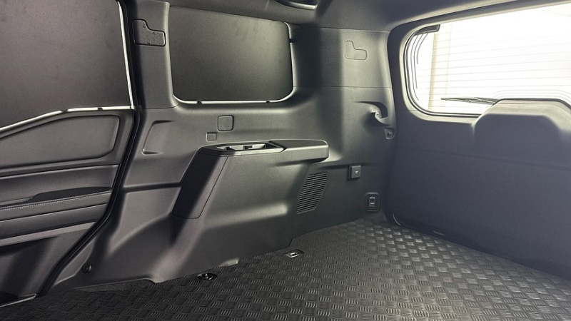 Актуальный внедорожник Toyota Land Cruiser Prado превратили в фургон